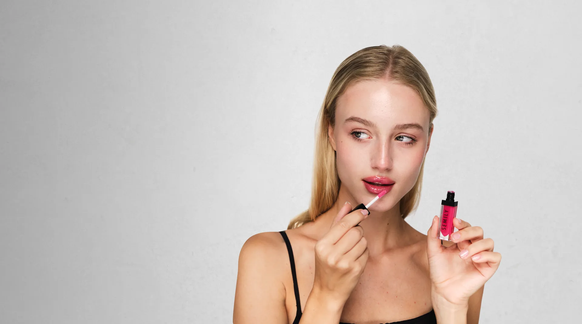 Масло-блеск для губ с оттенком STRAWBERRY MOUSSE